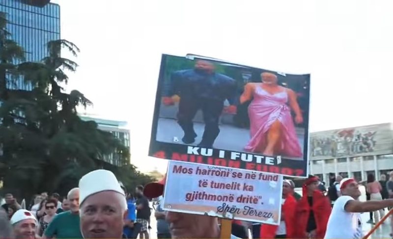 Qytetari ironizon Ram&euml;n me Kanye West: Me aq para kishte rregulluar