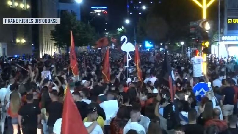 Marshimi n&euml; rrug&euml;t e Tiran&euml;s vijon pa shenja ndalimi!
