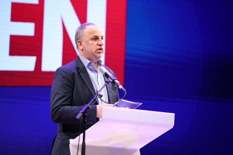 Deputeti i RMV-s&euml; Adnan Azizi reagon pas ndalimit n&euml; kufi: