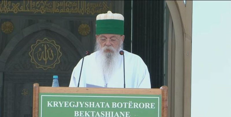 Besimtar&euml;t bektashinj kremtojn&euml; Fest&euml;n e Ashures, Baba Mondi: