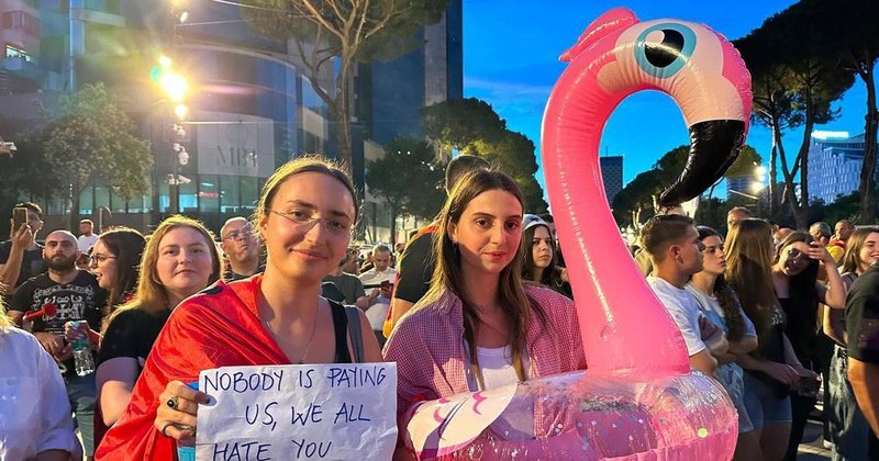 Nuk ndalet protesta qytetare n&euml; Tiran&euml;, paralajm&euml;rohet tubim