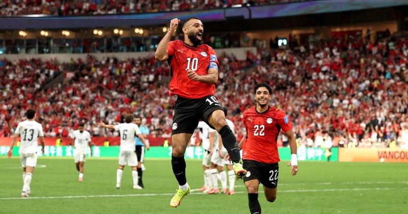 Salah, ylli i lir&euml; q&euml; ende shk&euml;lqen mes thirrjes arabe dhe