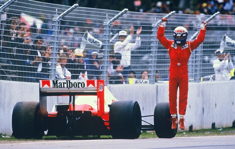 Grabit&euml;n me dhun&euml; legjend&euml;n e Formula 1, pes&euml; persona