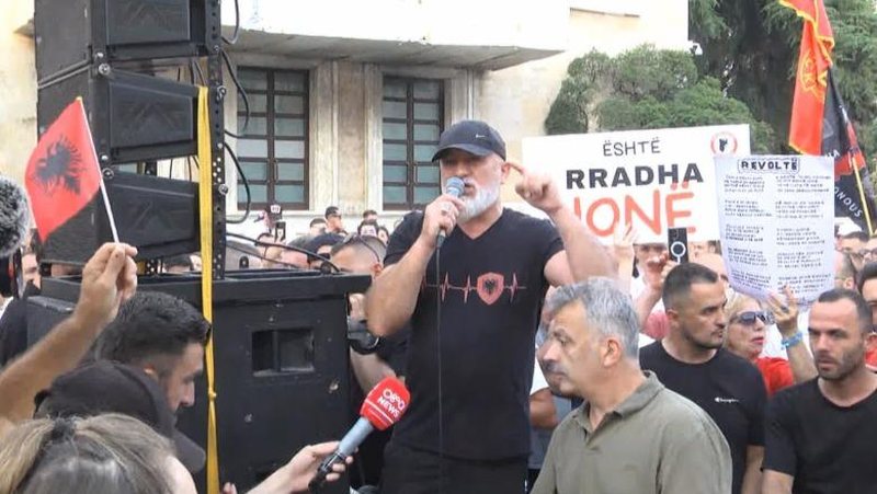 Emigranti nga Londra thirrje diaspor&euml;s: At&euml; q&euml;