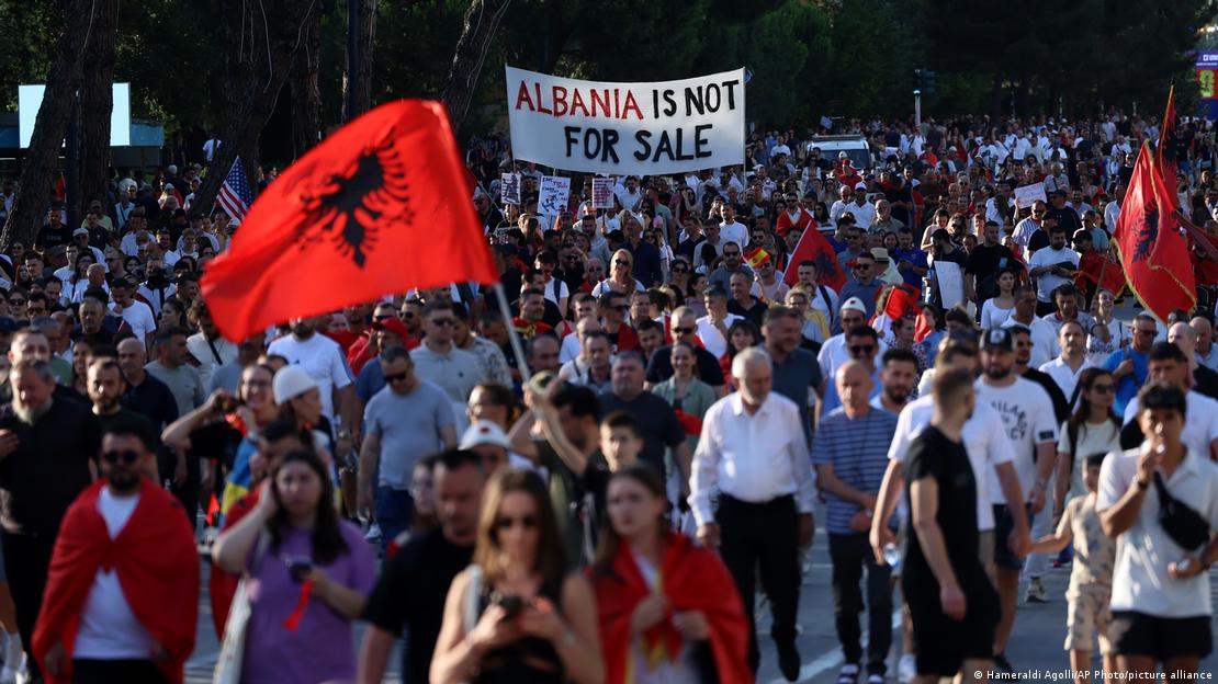 Pamje nga protesta në Tiranë Pamje nga protesta në Tiranë