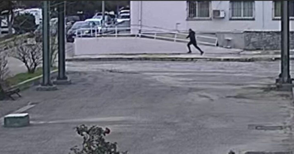 Momenti kur Altin Ndoci largohet me vrap nga spitali