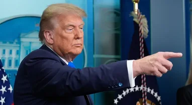 Trump threatens to bomb Moscow if it attacks Ukraine