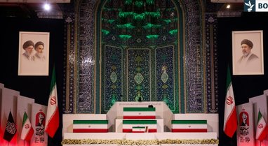 Irani i jep lamtumir&euml;n Khameneit me ceremoni pes&euml;ditore