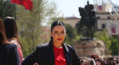 BIRN: Ministrja Balluku i përdor faqet e institucioneve si