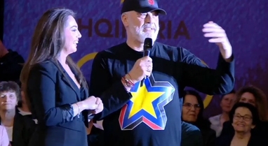 “Kush ka vajza botën ka”, Rama batuta me këngëtaren: