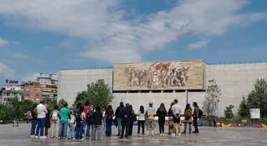 Lëkundet turizmi në mars, të huajt ranë me 2.7 për qind