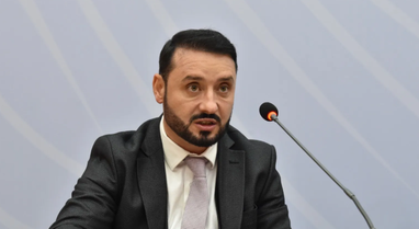 Gjykata e Tiranës rikthen në krye të AMP-së, Florian