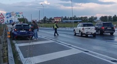 Përplasje mes tre automjeteve në Lushnjë, katër të