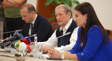 "Po blejnë vota", Berisha: Kambanat e botës bien për