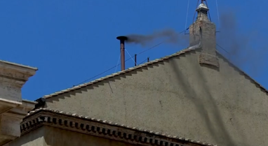 Tym i zi del nga Kapela Sistine, Vatikani ende pa Papë