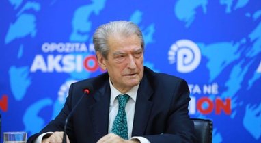 Berisha calls political leaders of the regions to a meeting at the blue