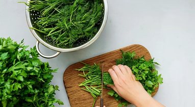 Si i ruajmë bimët aromatike në mënyrë që të