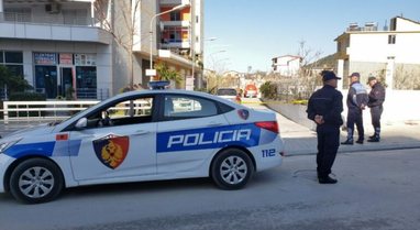 Vlorë/ Përplasi të miturën dhe u largua nga vendngjarja,