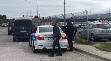 2-vjeçari holandez bie nga kati i tretë i hotelit në Rinas,