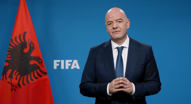 Presidenti i FIFA-s uron Egnatian për titullin kampion