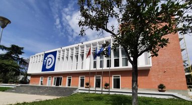 PD mbledh drejtuesit politikë në selinë blu