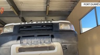 "Land Rover" abandoned for two years in the Port of Durres, 3 firearms