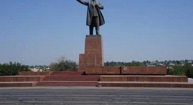 Kirgistani heq statujën më të madhe të Leninit në