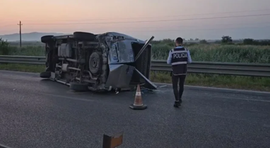 Aksident në aksin Fier-Lushnje, Benz-i përplas nga pas furgonin me