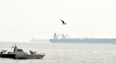 Pas sulmeve izraelite, Irani shqyrton bllokimin e Ngushticës së