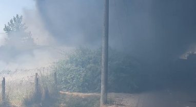 Përfshihet nga flakët një pikë grumbullimi hekurash në