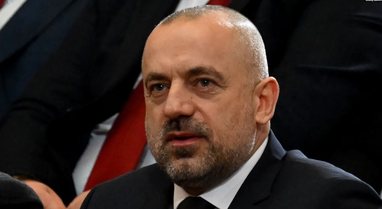 Gjykata lëshon fletë-arresti për Radoiçiçin dhe 10