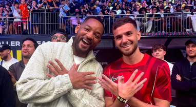Will Smith pozon krah futbollistit shqiptar duke bërë shqiponjën
