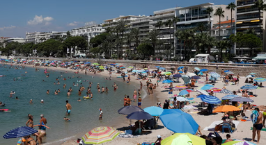 Franca zbaton ndalimin e pirjes së duhanit në plazhe dhe parqe