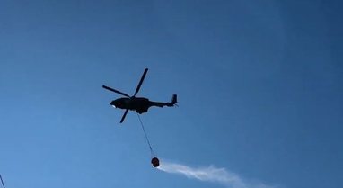 Zjarri rrezikon banesat në Vlorë, nis ndërhyrja me helikopter