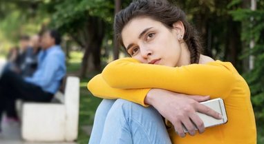 Raporti: Vajzat adoleshente, më të vetmuarat në botë