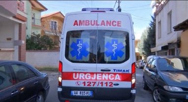 Aksident në Vlorë, makina merr përpara 2 turistë