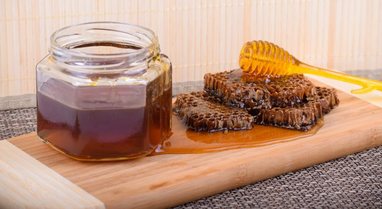 Sekretet kimike që ndihmojnë në mbajtjen e mjaltit të