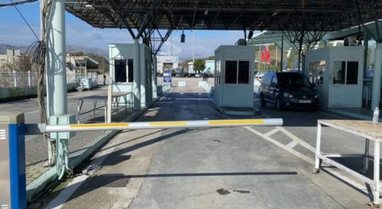 Arrestimi i doganierit grek 'paralizon' kalimin e automjeteve në