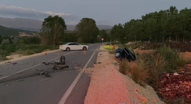 Aksident në Rrugën e Arbrit, makina del nga rruga, dy të plagosur