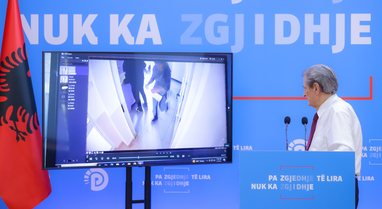 Berisha publikon videot nga votimi në Krujë: Policia patronazhiste i