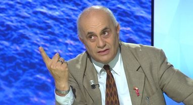 Autokracia në Shqipëri, Fuga: Qeverisja ka dalë jashtë