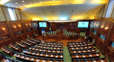 Alarm për bombë, Policia largon deputetët dhe mediat nga