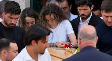 Lot dhe dhimbje, përcillet për në banesën e fundit Diogo