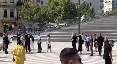 Video/ Qytetarja kërkon ta takojë, Rama i kthehet: Ça ke