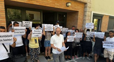 "KAS apo PAS"/ Kalaja protestë para KQZ, kërkon hapjen e