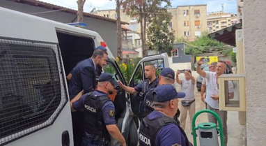 Kërkon lirimin me kusht, Ervin Salianji mbërrin në Gjykatën