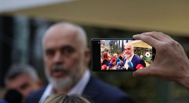 BIRN: Aksioni i Ramës për hapësirat publike, një shfaqje e