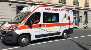 Plagoset me thikë shqiptari në Itali