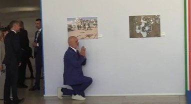 Video/ Rama përsërit skenarin, ulet sërish në gjunjë
