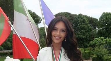 Moderatorja shqiptare vler&euml;sohet n&euml; Itali me &ccedil;mimin prestigjioz